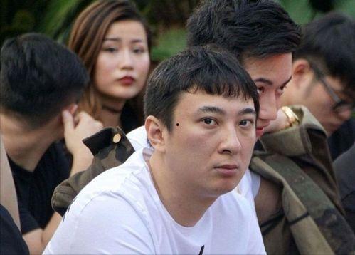 王思聪吃瓜某网红,某网红成焦点人物  第2张 王思聪吃瓜某网红,某网红成焦点人物  第2张